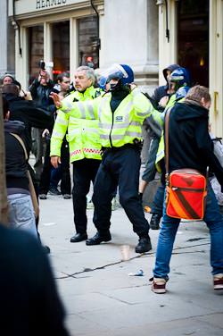 PC Simon Harwood defending his colleagues